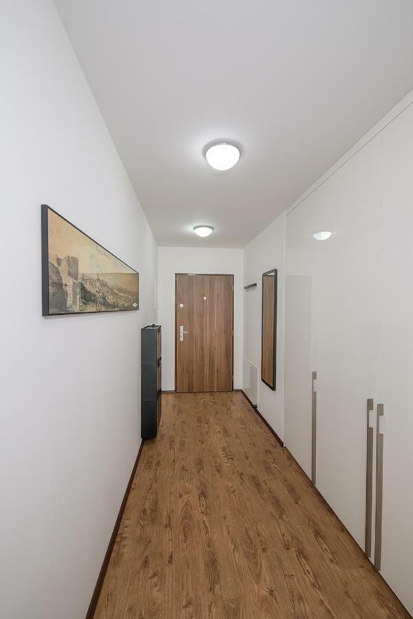 Near Centre With Parking Place Praga